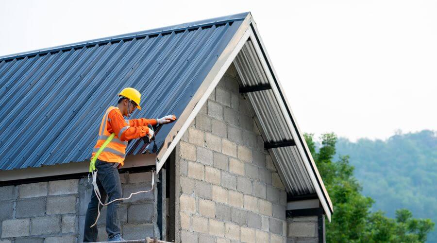Professional gutter cleaning in Continental, OH